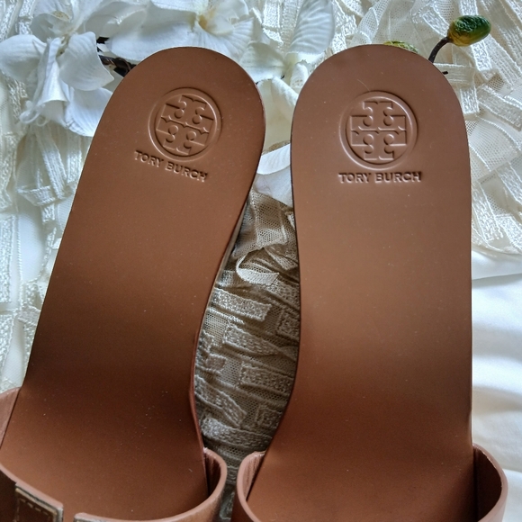 Tory Burch 'Ines' Wedges - Picture 4 of 13